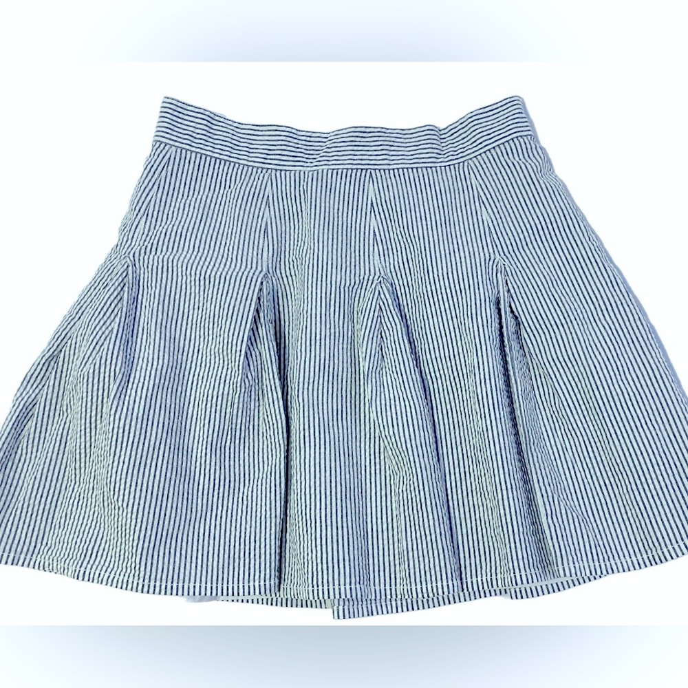 seersucker skirt. Soft lining. navy blue stripes